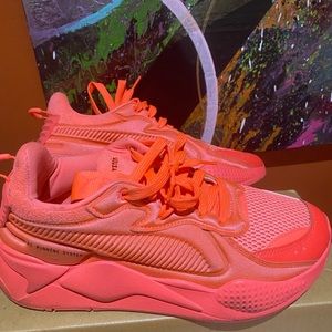 Women Puma sneakers